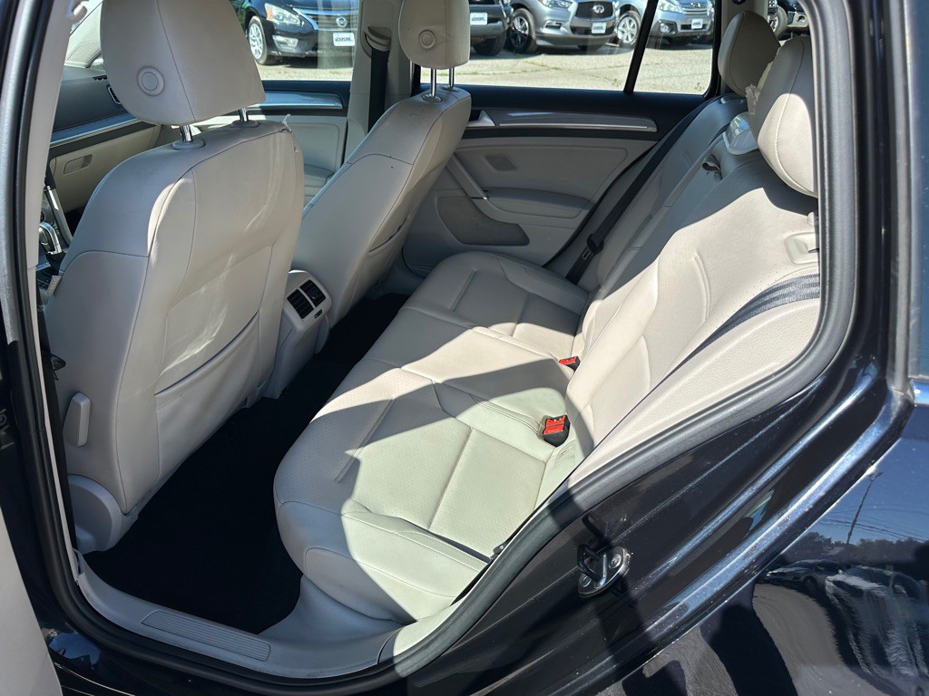 2017 Volkswagen Golf Image 11