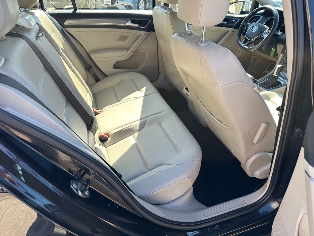 2017 Volkswagen Golf Image 12
