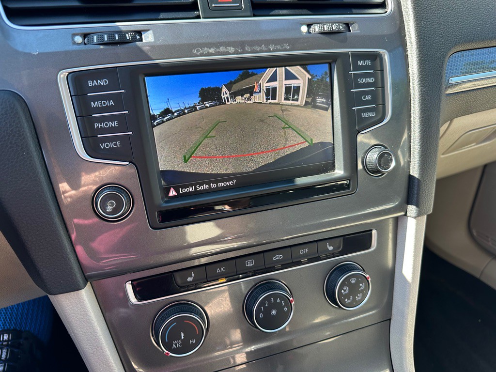 2017 Volkswagen Golf Image 14