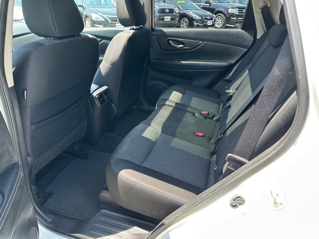 2018 Nissan Rogue Image 12