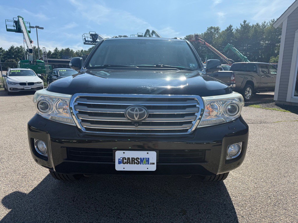 2013 Toyota Land Cruiser Image 2