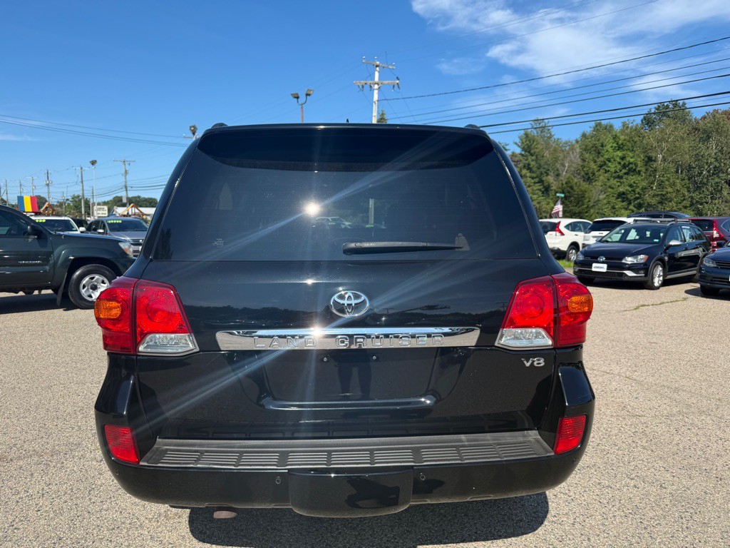 2013 Toyota Land Cruiser Image 6