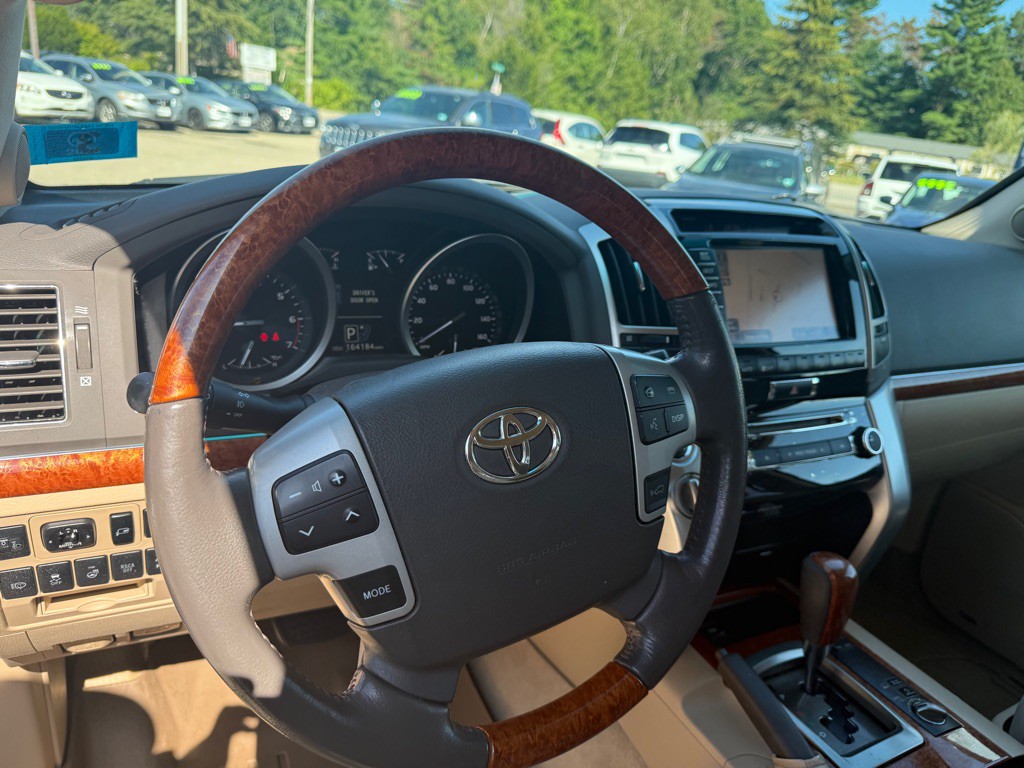2013 Toyota Land Cruiser Image 17