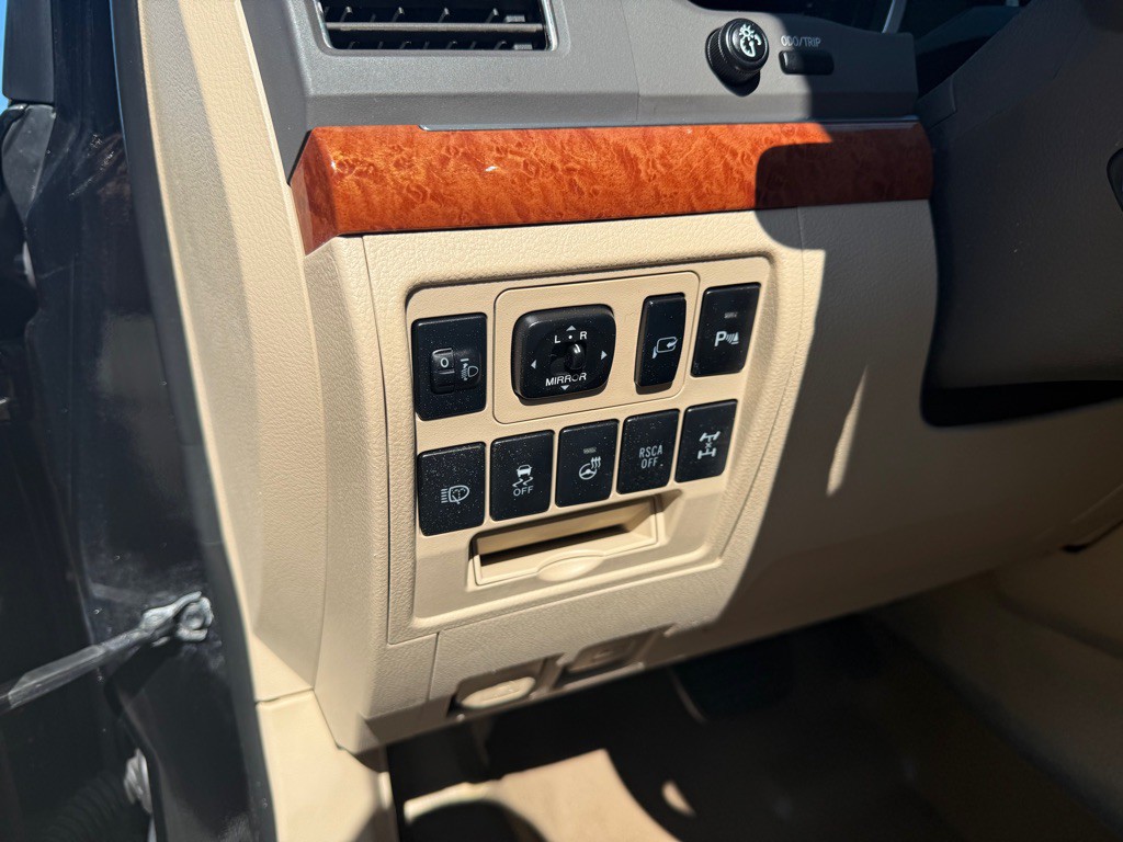 2013 Toyota Land Cruiser Image 19