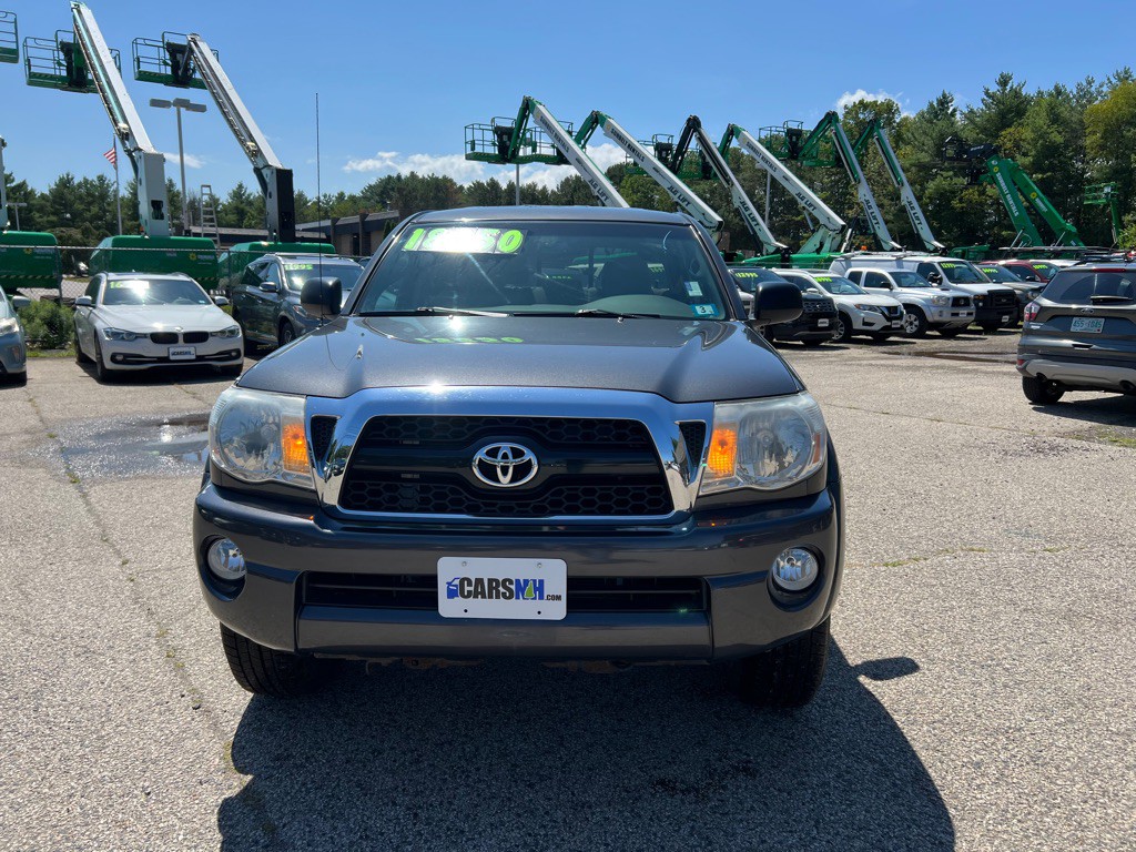 2011 Toyota Tacoma Image 2