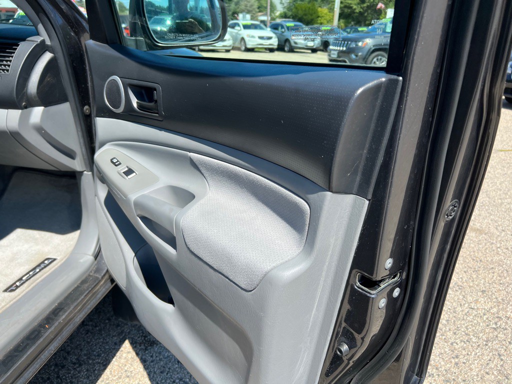2011 Toyota Tacoma Image 16