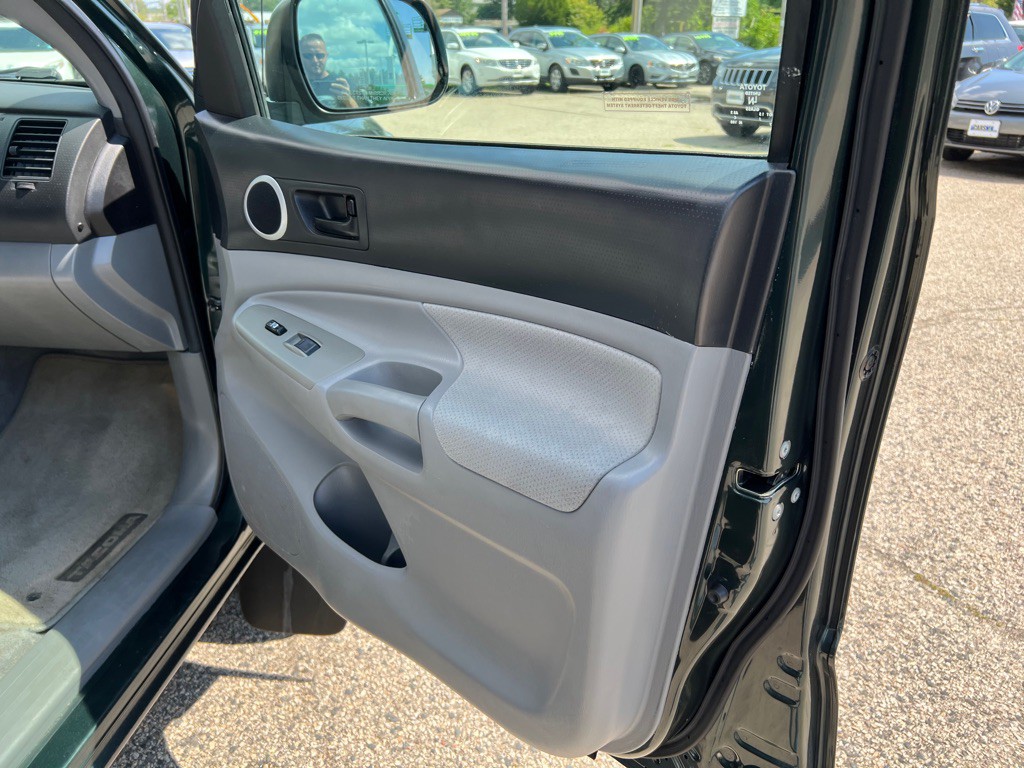 2010 Toyota Tacoma Image 17