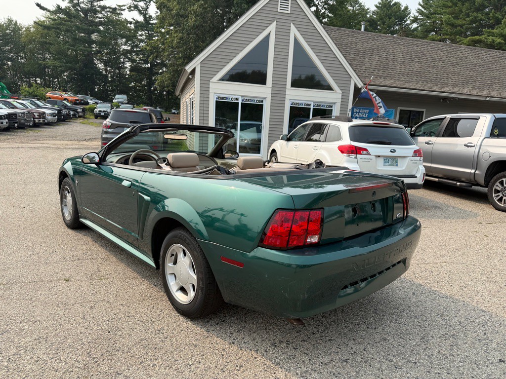 2000 Ford Mustang Image 7