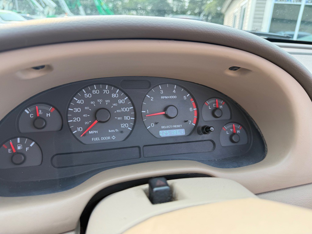 2000 Ford Mustang Image 13