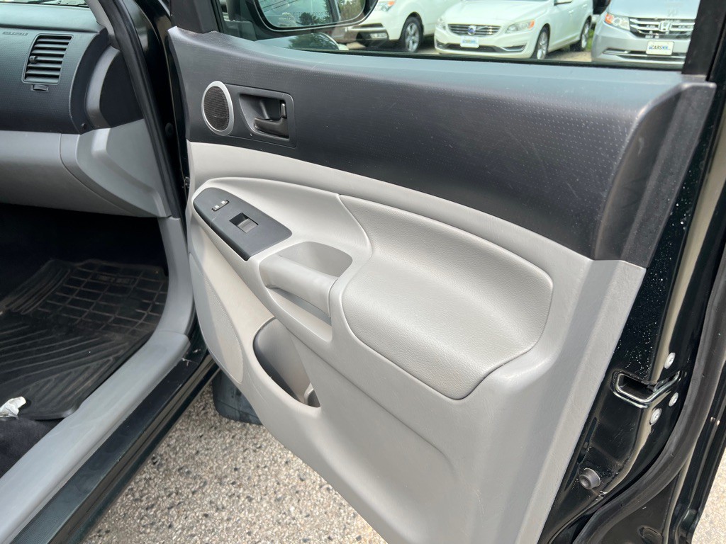 2013 Toyota Tacoma Image 16