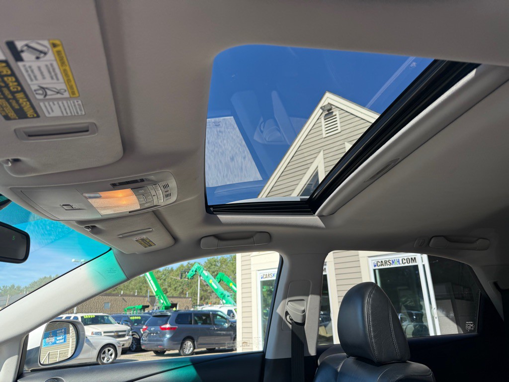 2010 Lexus RX Image 16