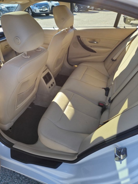 2015 BMW 3 Series Image 10