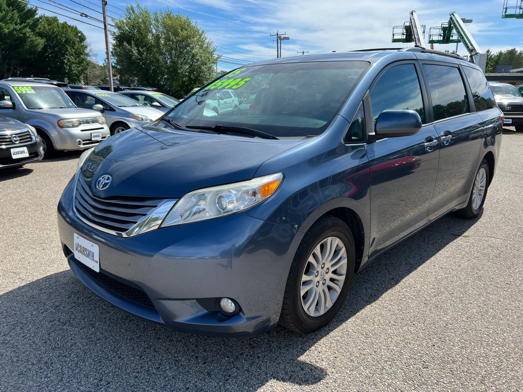 2015 Toyota Sienna Image 1