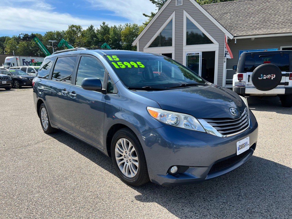 2015 Toyota Sienna Image 3
