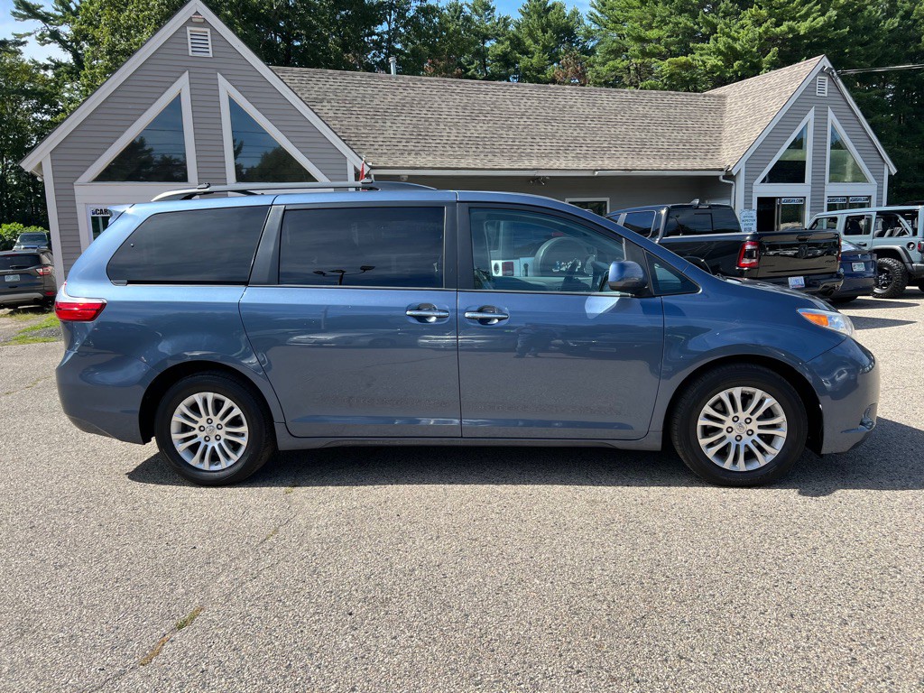 2015 Toyota Sienna Image 4