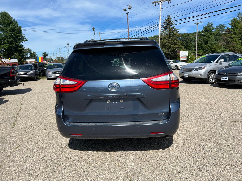 2015 Toyota Sienna Image 6