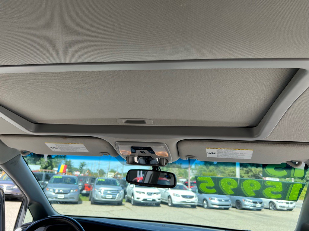 2015 Toyota Sienna Image 18