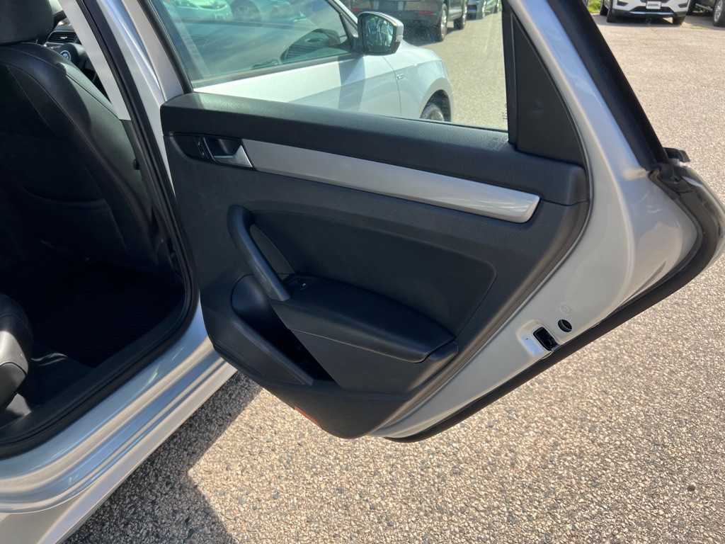 2015 Volkswagen Passat Image 14