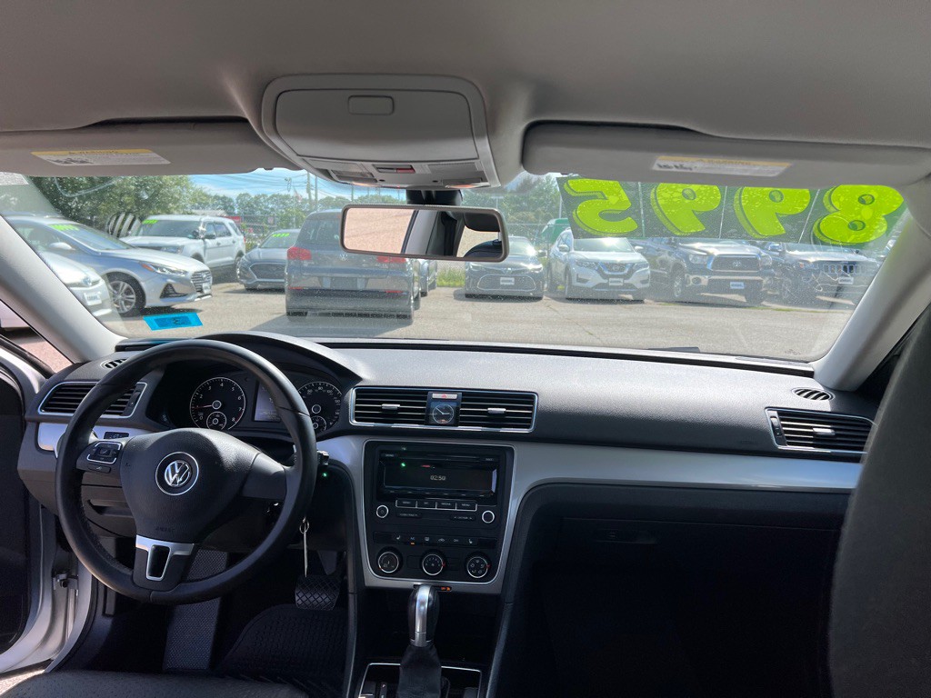 2015 Volkswagen Passat Image 17