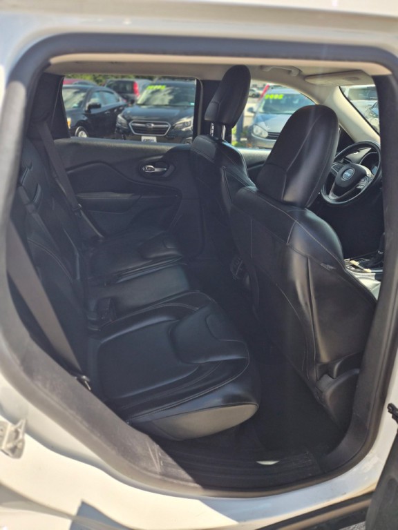 2016 Jeep Cherokee Image 11