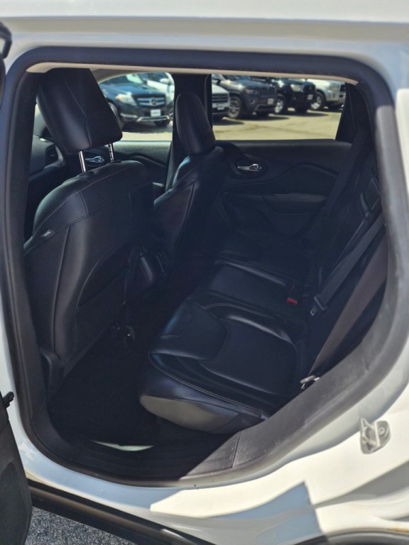 2016 Jeep Cherokee Image 12