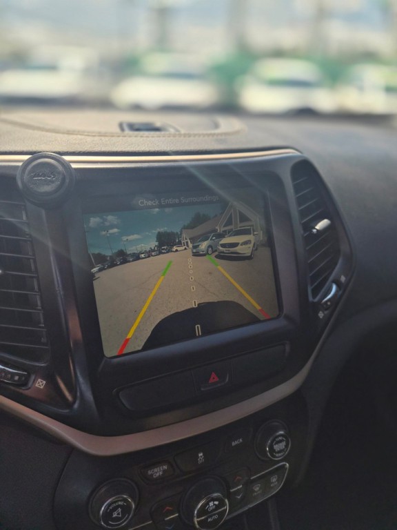 2016 Jeep Cherokee Image 14