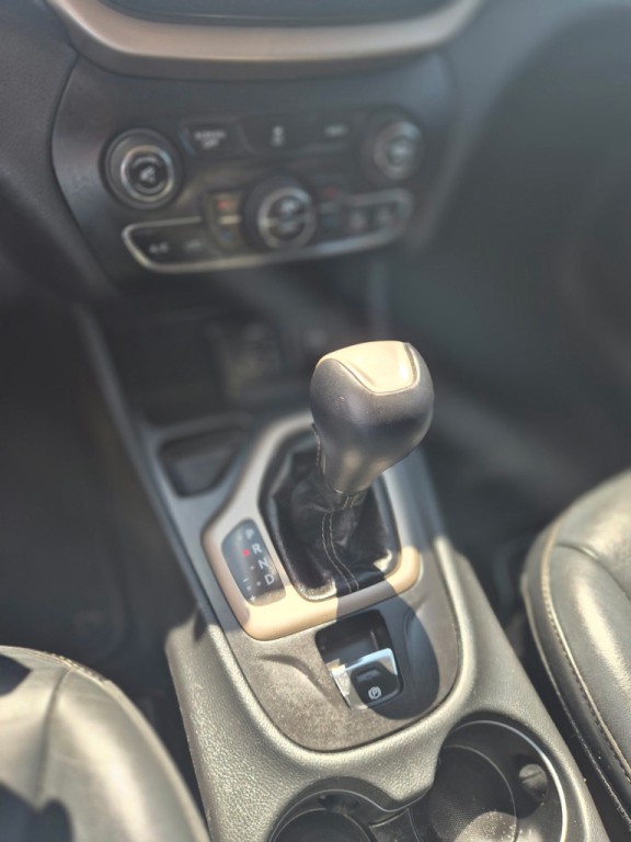 2016 Jeep Cherokee Image 15