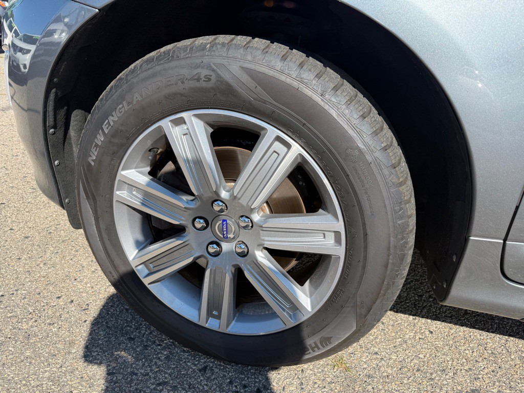 2017 Volvo XC60 Image 9
