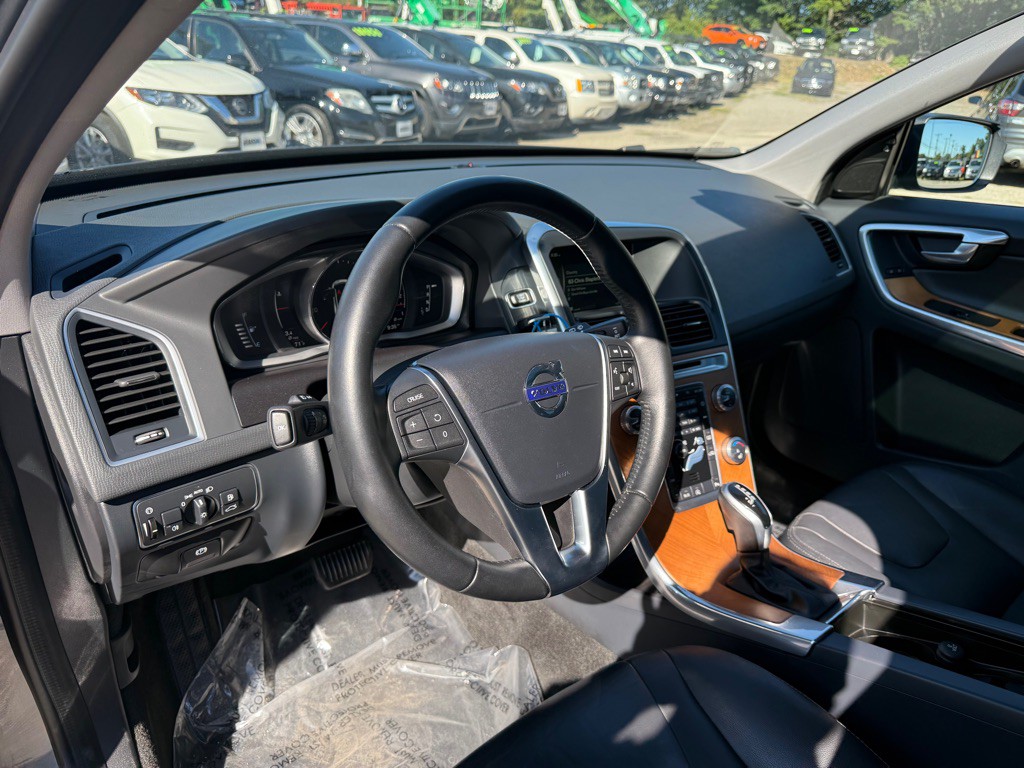 2017 Volvo XC60 Image 13