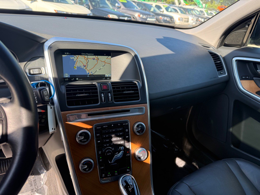 2017 Volvo XC60 Image 14
