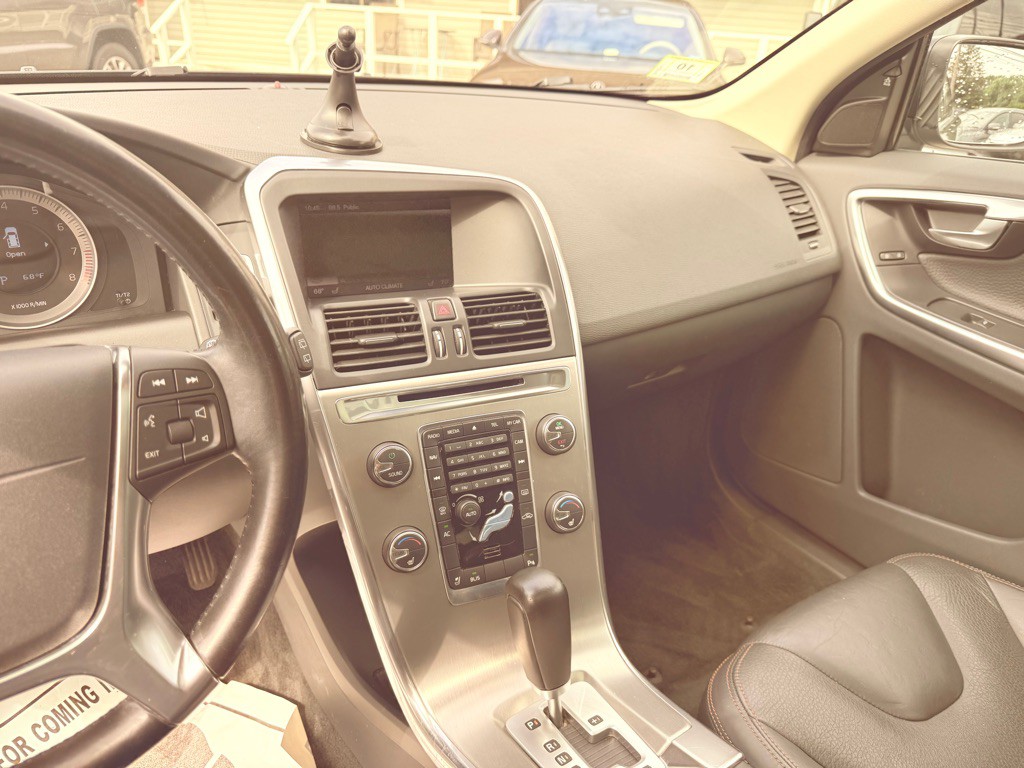 2012 Volvo XC60 Image 16