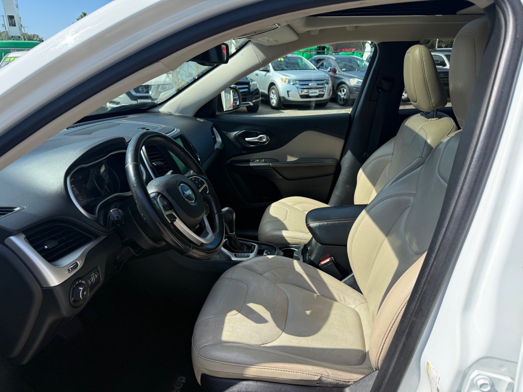 2016 Jeep Cherokee Image 11