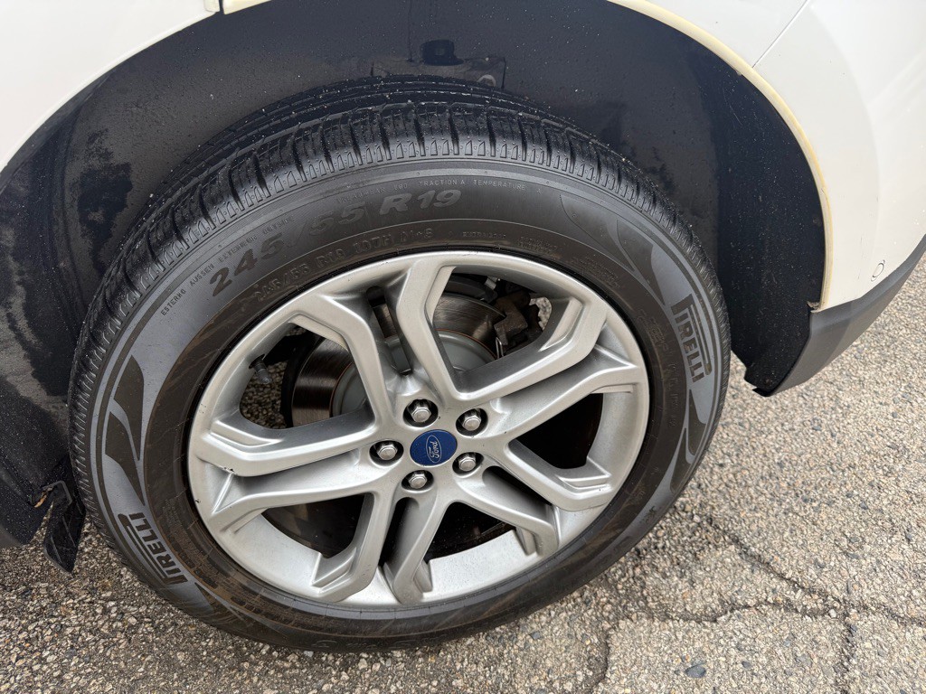 2016 Ford Edge Image 9