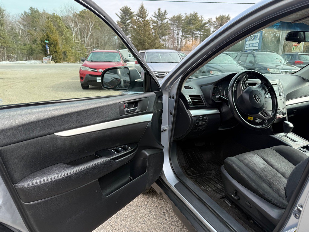 2013 Subaru Outback Image 12