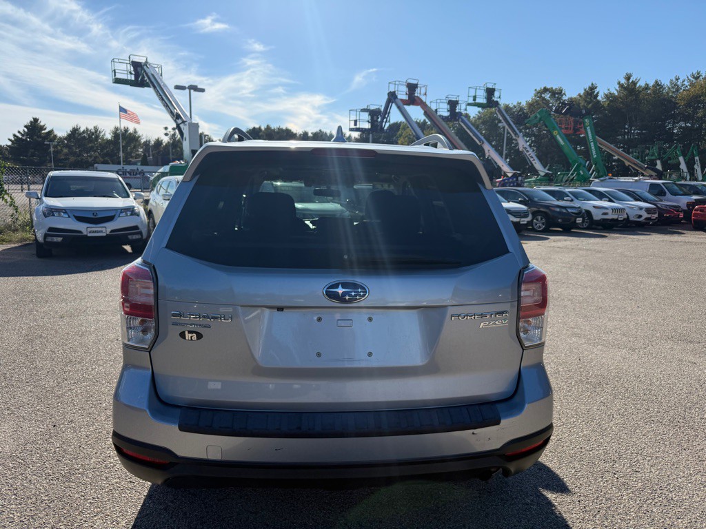 2017 Subaru Forester Image 6