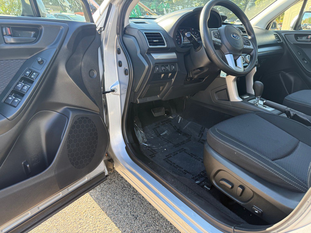 2017 Subaru Forester Image 12