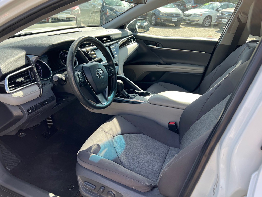 2018 Toyota Camry Image 9