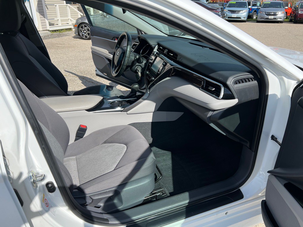 2018 Toyota Camry Image 15