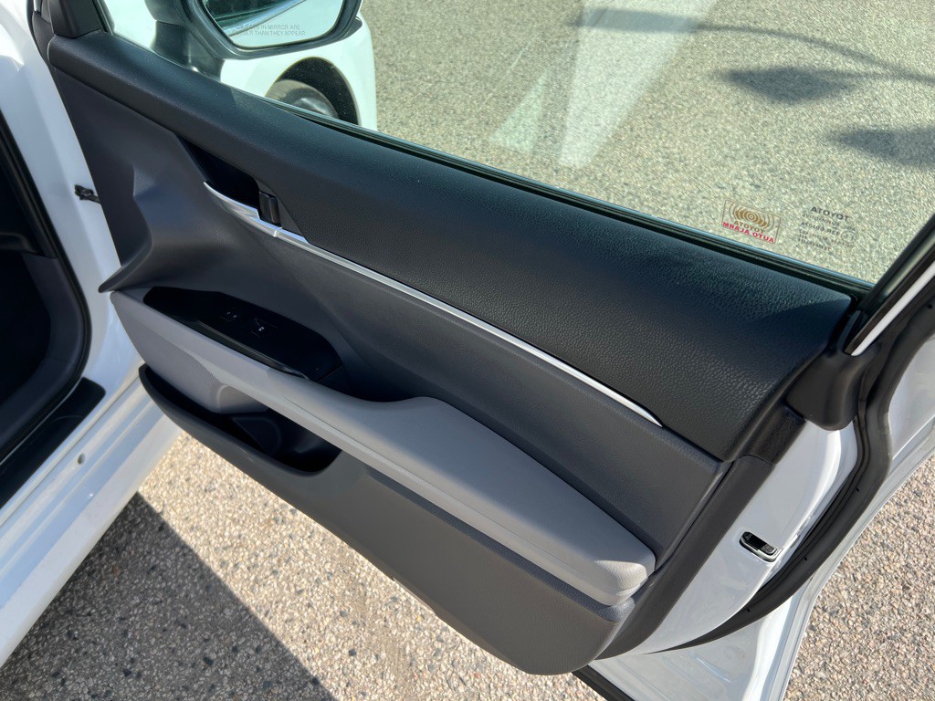 2018 Toyota Camry Image 16
