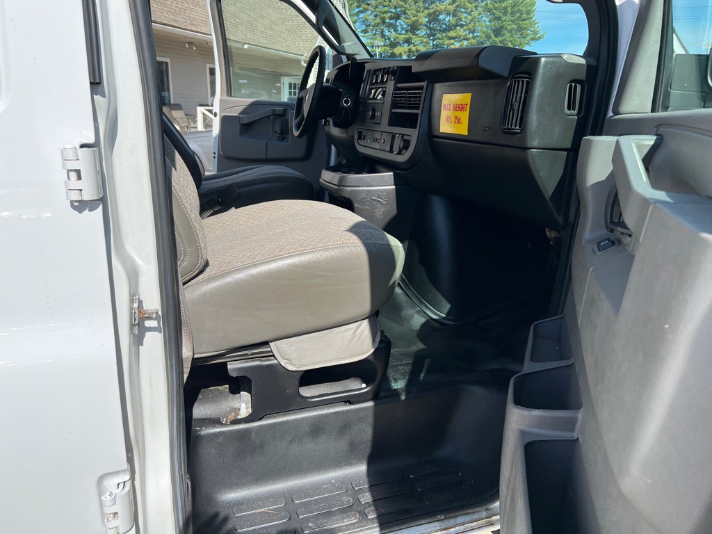 2019 Chevrolet Express Image 13