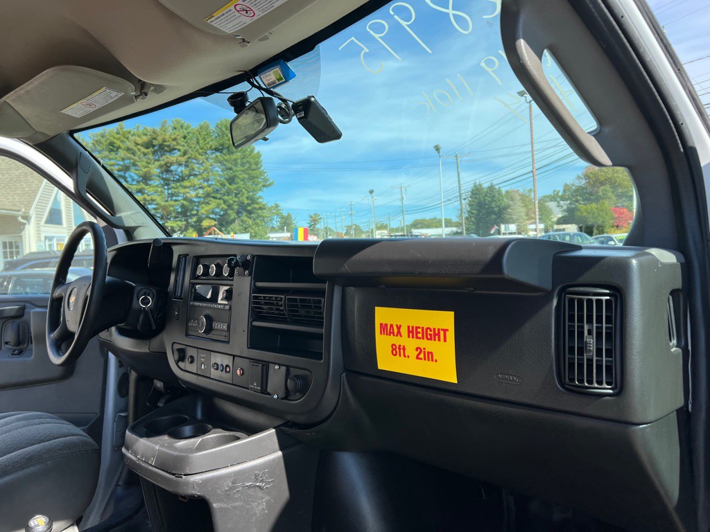 2019 Chevrolet Express Image 17