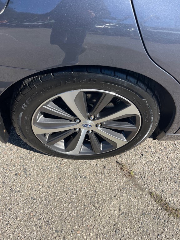 2015 Subaru Legacy Image 11