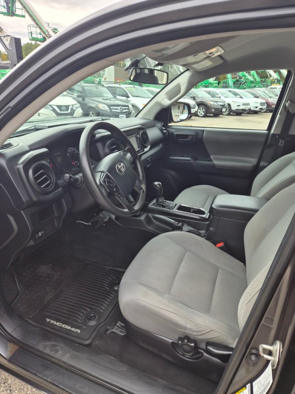 2016 Toyota Tacoma Image 9