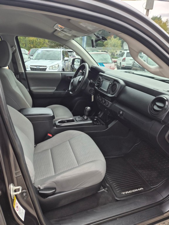 2016 Toyota Tacoma Image 10
