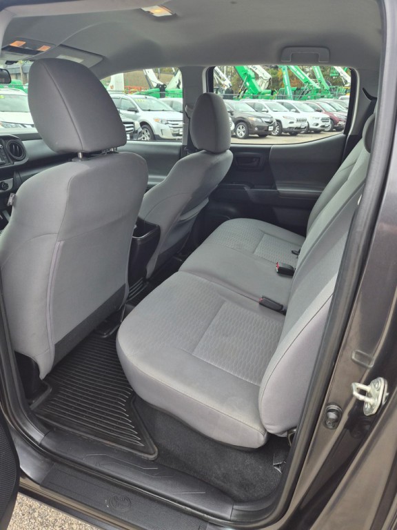 2016 Toyota Tacoma Image 11