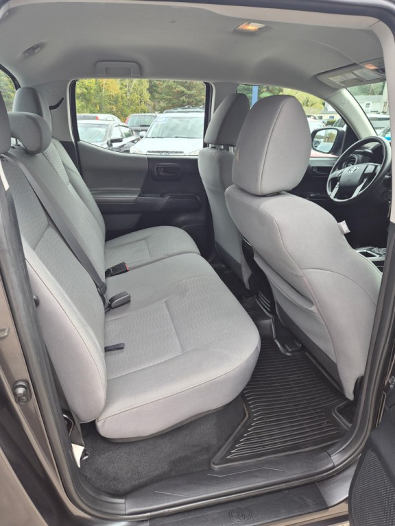 2016 Toyota Tacoma Image 12
