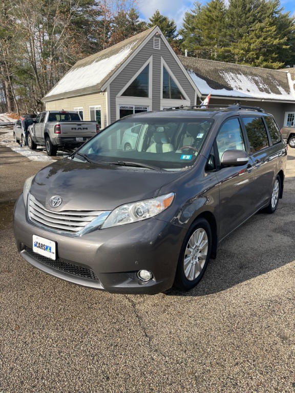 2014 Toyota Sienna Image 1