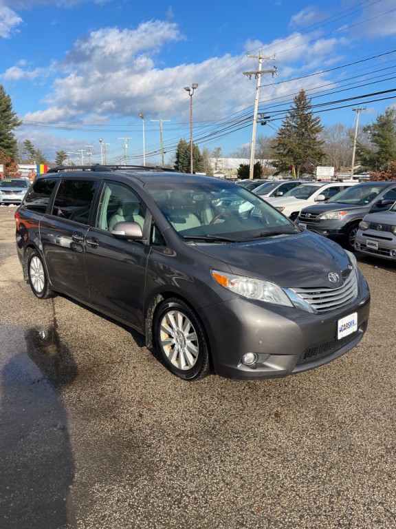 2014 Toyota Sienna Image 6
