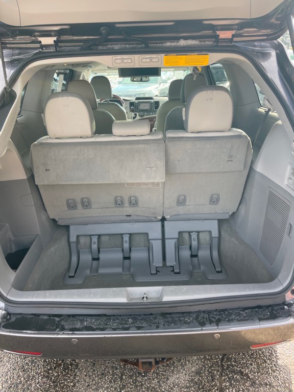 2014 Toyota Sienna Image 14