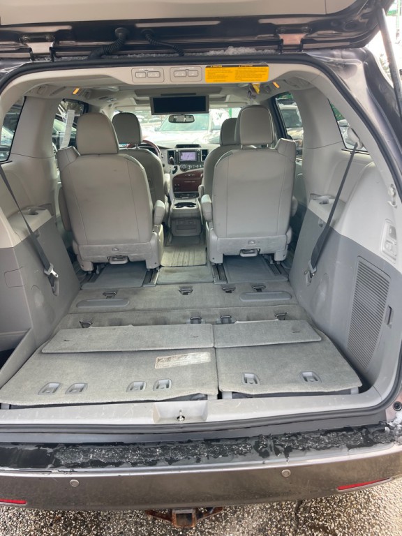2014 Toyota Sienna Image 20